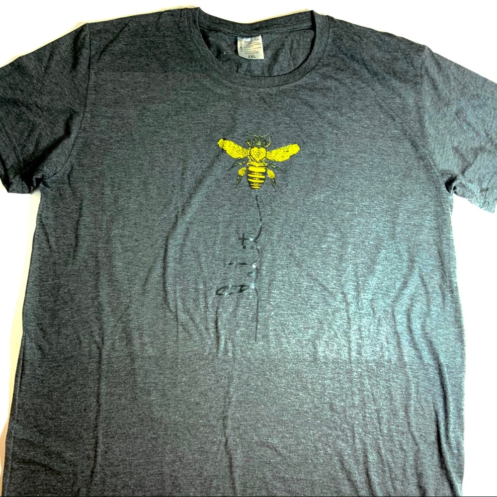🎉HOST PICK🎉NWOT” Let it Bee” Tee